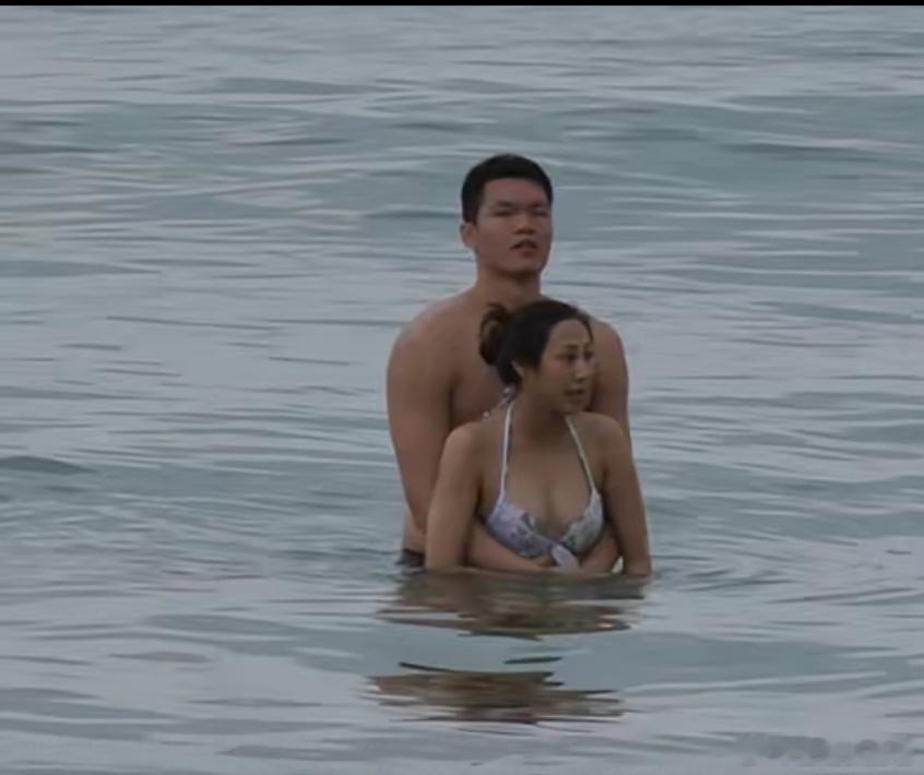 杜峰朱芳雨双双离开广东男篮 球迷朋友还是太有才了，听闻朱芳雨离开广东宏远男篮后表