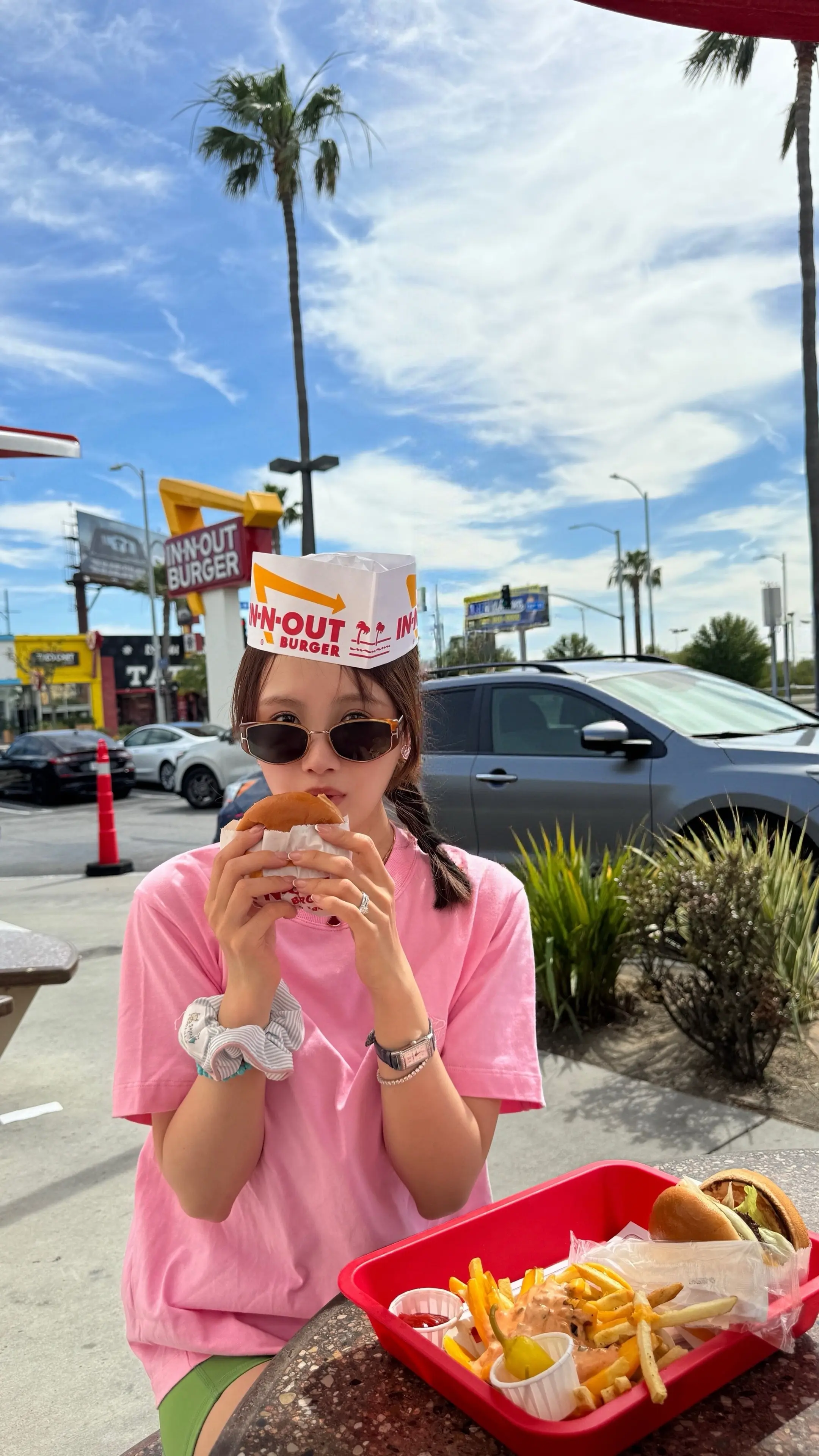 I'm busy out in LA.打卡了最美的汉堡店看了一场ind...