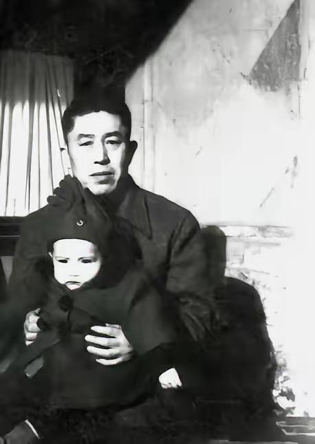 1952年6月，郑洞国被任命为水利部参事，欲举家北上，妻子陈碧莲却不愿从，理由是