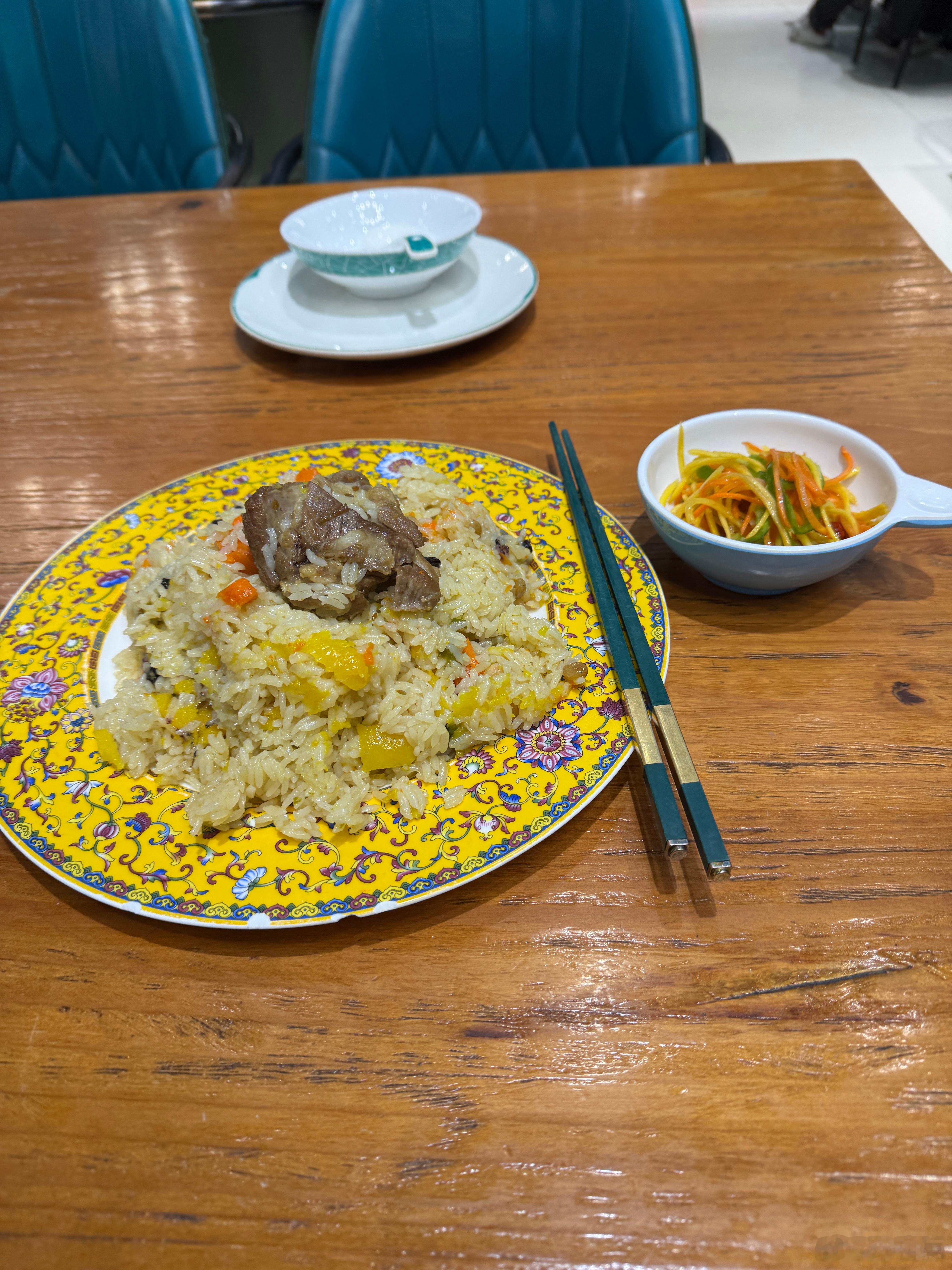 感觉现在到了一个很奇妙的阶段：理想和小米干什么都是错的，连呼吸都是错。 