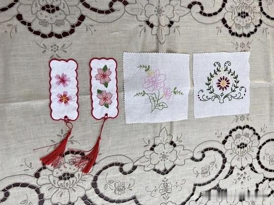 📜 由来与历史

- 起源：1917年由浒浦女子季根仙从上海天主堂修女处学得欧