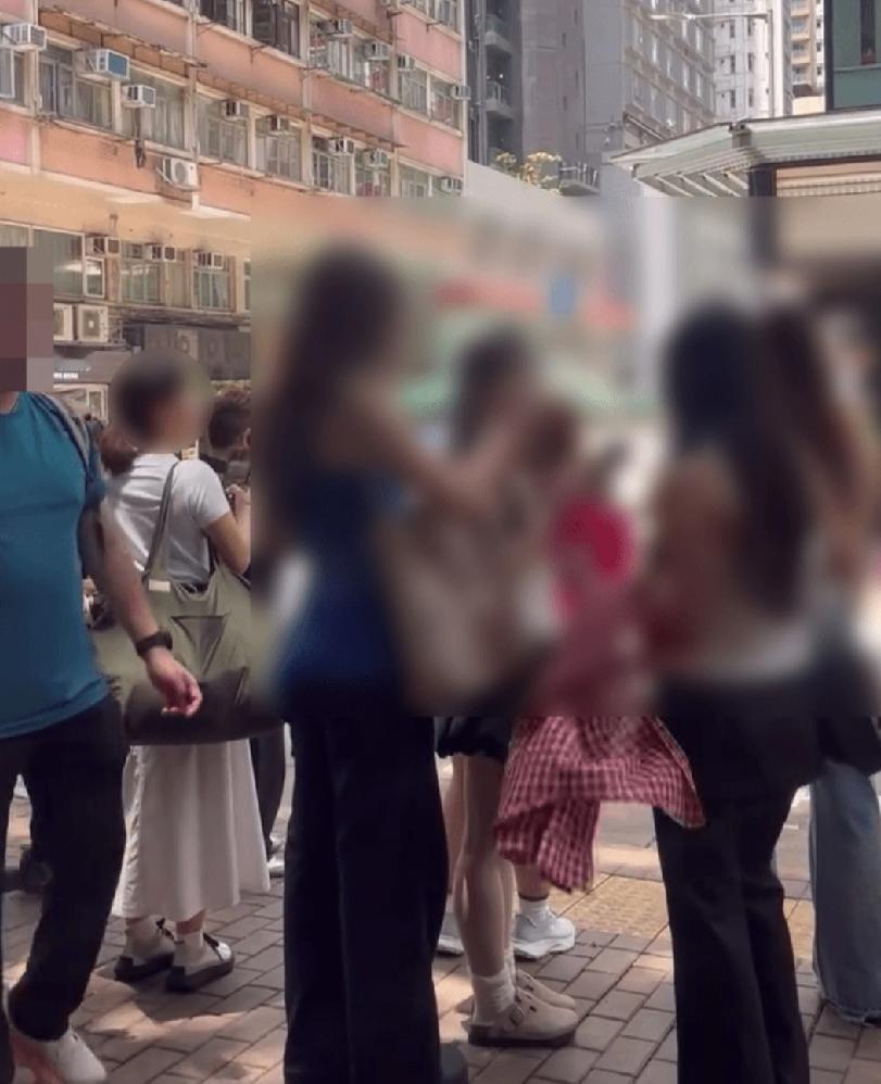 香港西环热门打卡景点惊现色狼！一名36岁本地男子涉嫌在科士街及爹核士街交界，连续