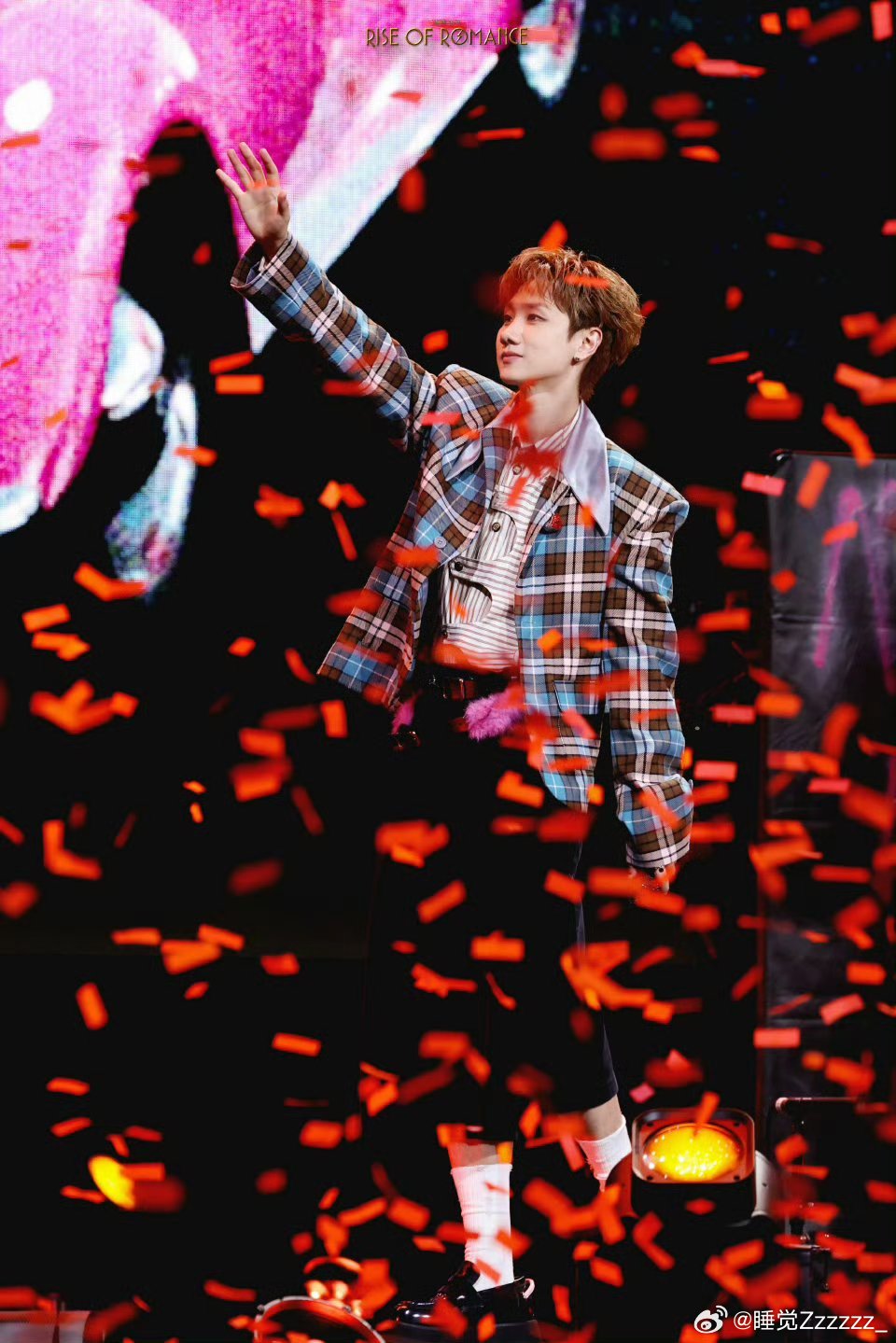 汪苏泷你怎么把人素龙顺走了全程自然又呆萌，顺走素龙毫无违和感，自己都没反应过来，