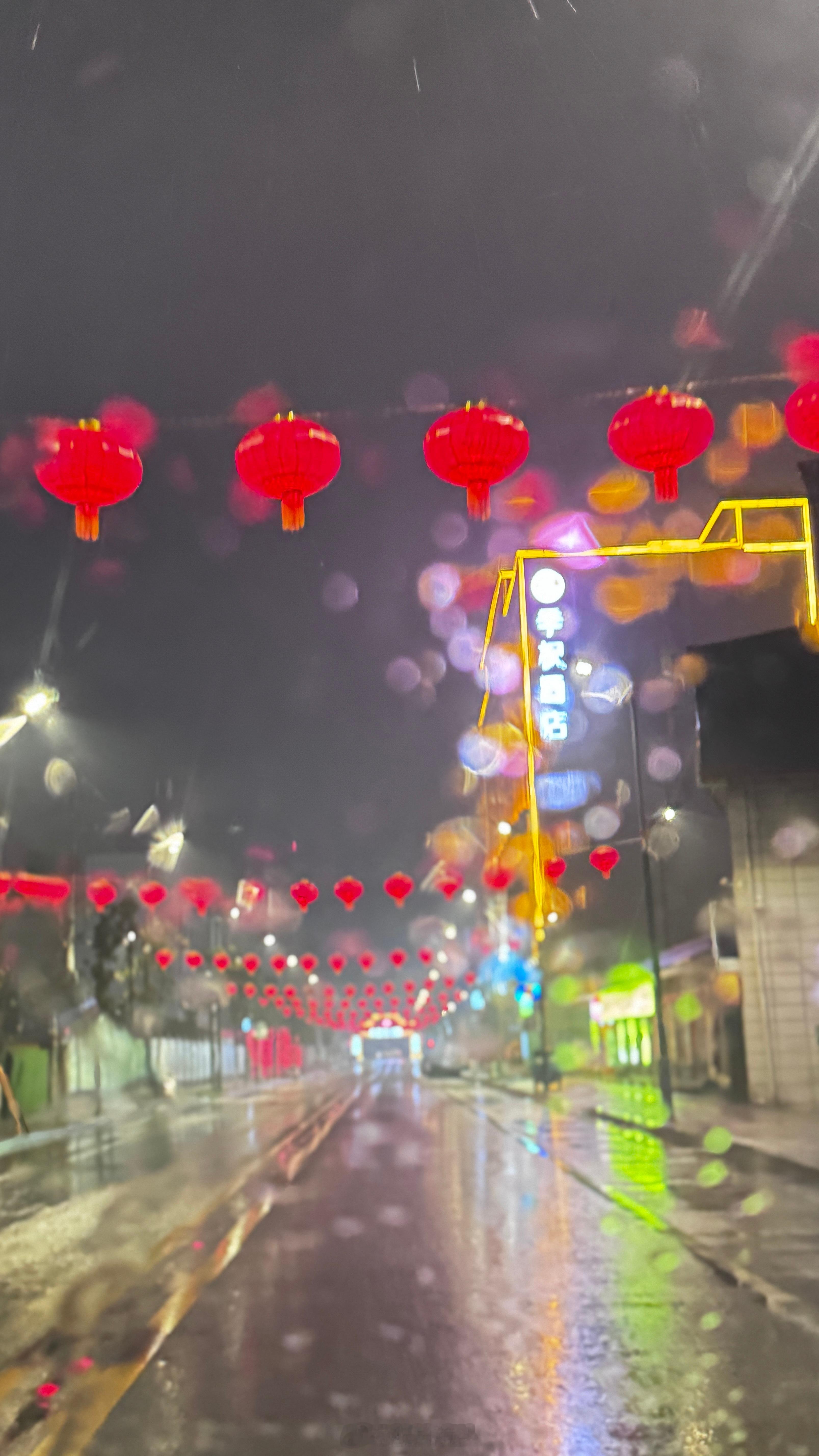 团圆年 年年岁花相似，岁岁年年人不同！  