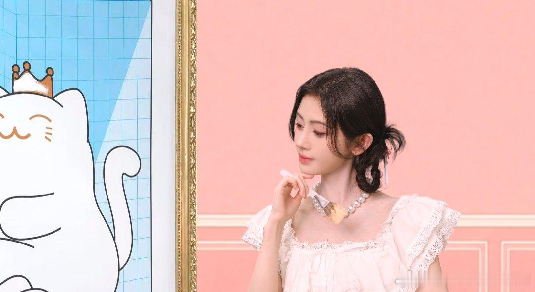 鞠婧祎的美不止一面 少女的灵动与女人的温柔，在她身上从来不是对立面，而是同一枚硬