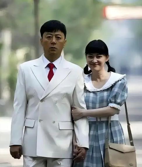 演员梅婷说：“拍父母爱情，片酬300万，郭涛只有8.8万。44集，一集两千块，女