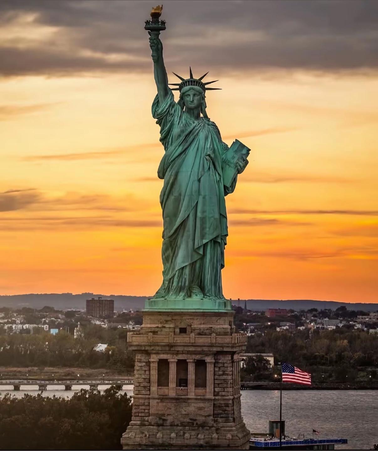 美国是发达国家里面唯一一个没有全民医保的国家，没有实现全民医保的原因竟然是因为“