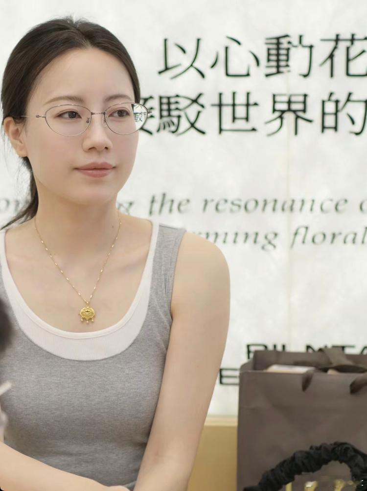 眼镜一戴 少妇最爱 ​​​