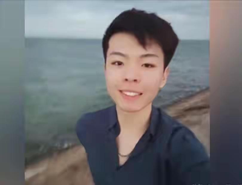 人有时候就应该活的自私一点，也应该活的潇洒一点，在我看来，不管亲情友情还是爱情，