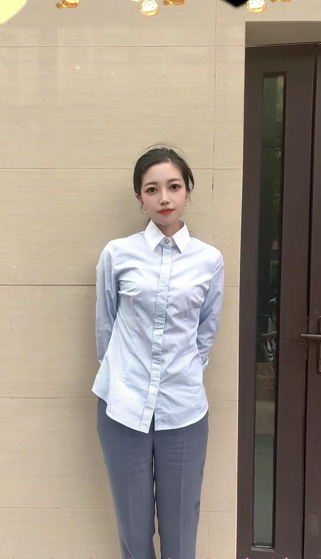 总以为夏天很长，可转眼就立秋了，不知不觉又走完大半年，时常感慨时光匆匆，光阴似箭