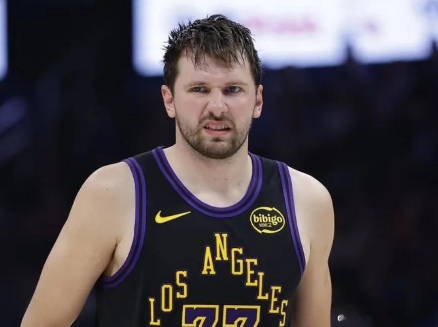 东契奇荣膺得分王本赛季东契奇场均轰下33.5分，力压雷霆球星亚历山大（31.1分