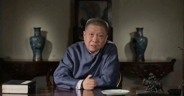 1998年，马未都看着浑身插满管子的父亲，笑呵呵地说道：“没事，会好起来的。”可