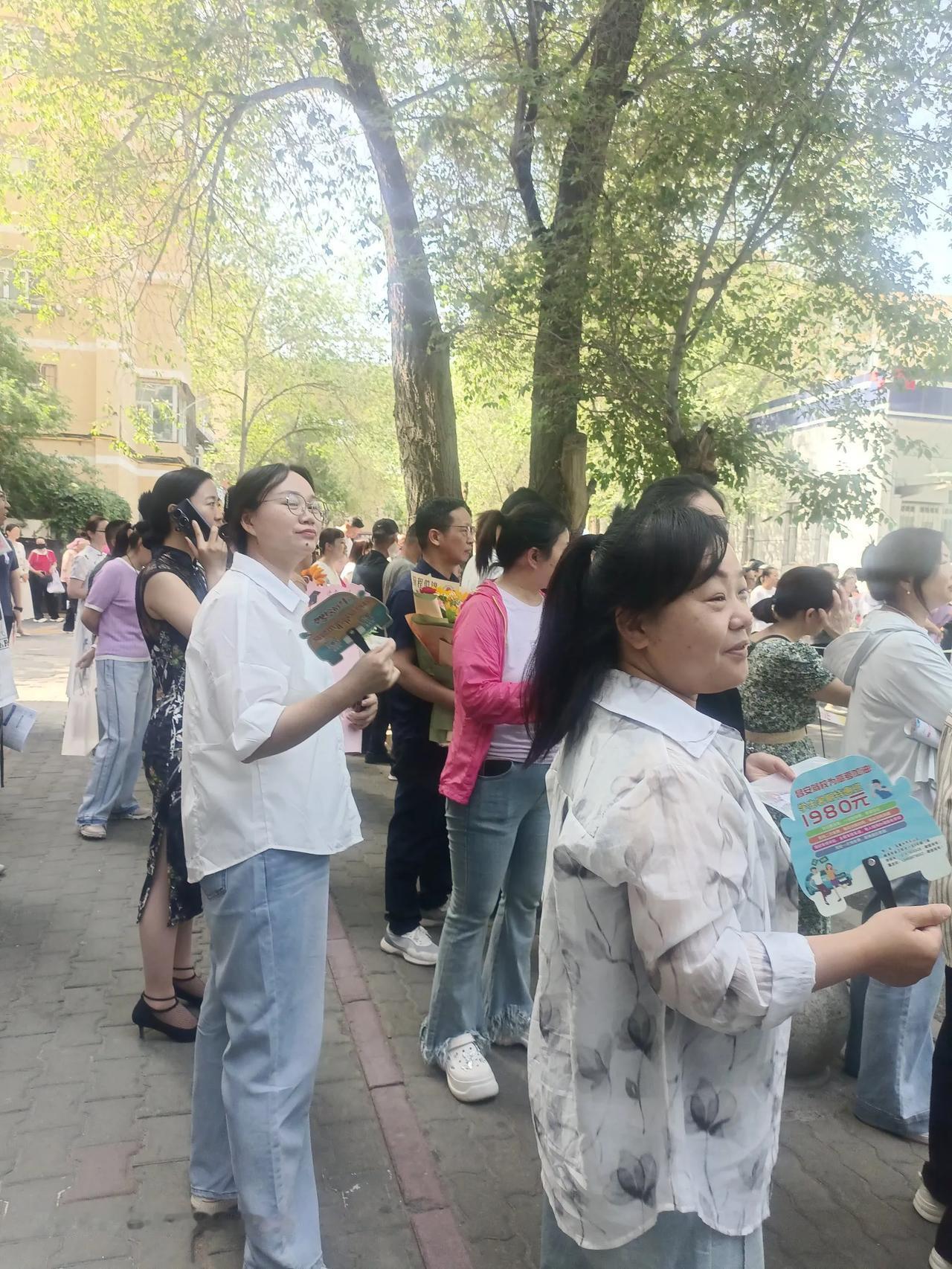 今天儿子高考，早几天前我就在算着日子过，对于心情来说，不知道是激动还是紧张，我想