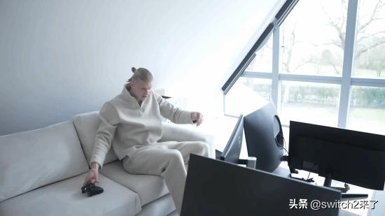 现役足坛巨星埃尔林・哈兰德早先分享了自己的场外休闲日常，透露在世界杯备战与正式比