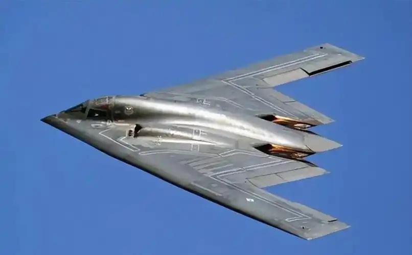 中国能击落 B-2 吗？美国 B-2 轰炸机，能悄无声息地打完伊朗，又飞回美国本
