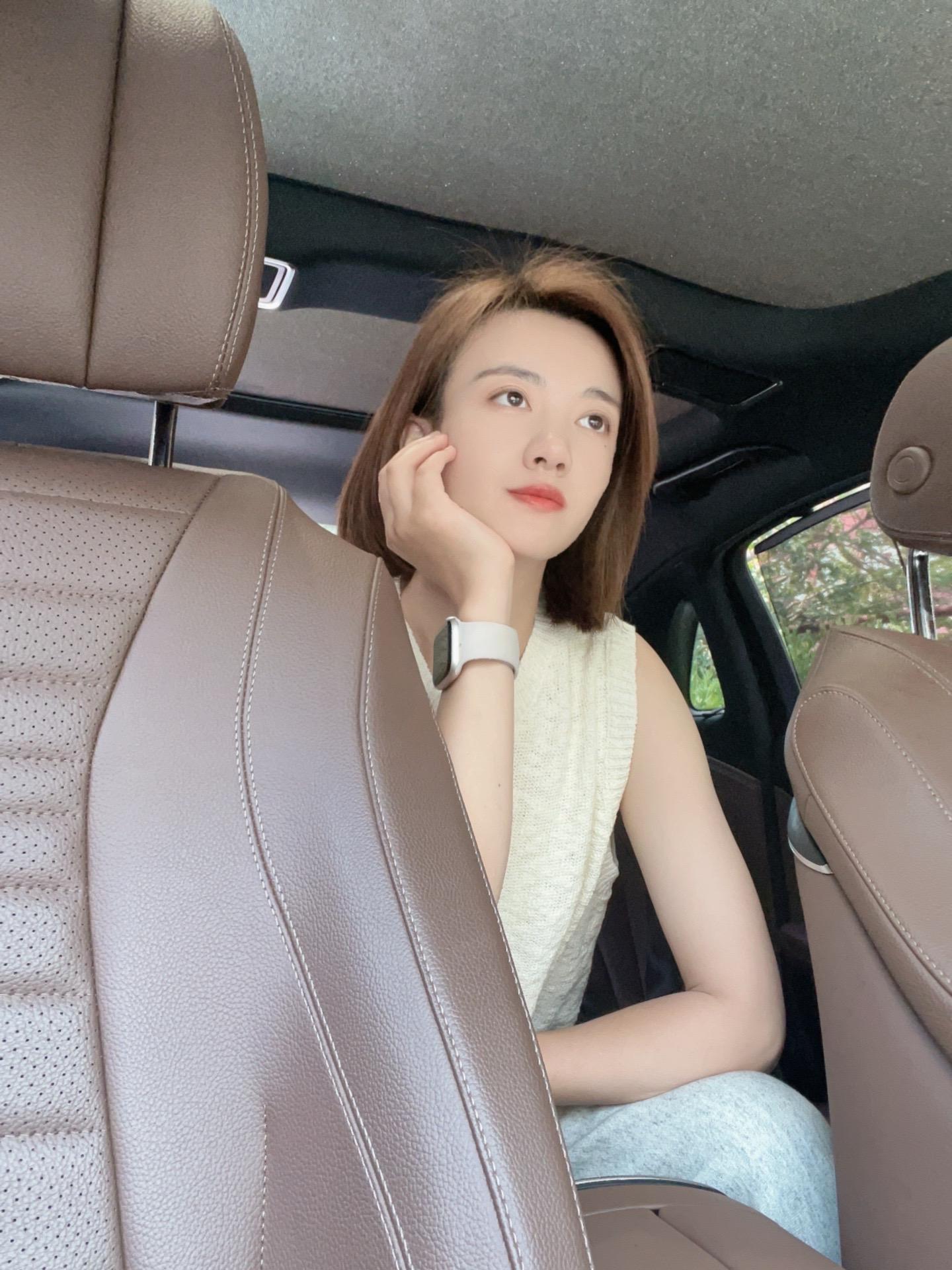 我深知自己太普通，所以时常自信 时常自卑，时常在想，什么样的人才会带着...