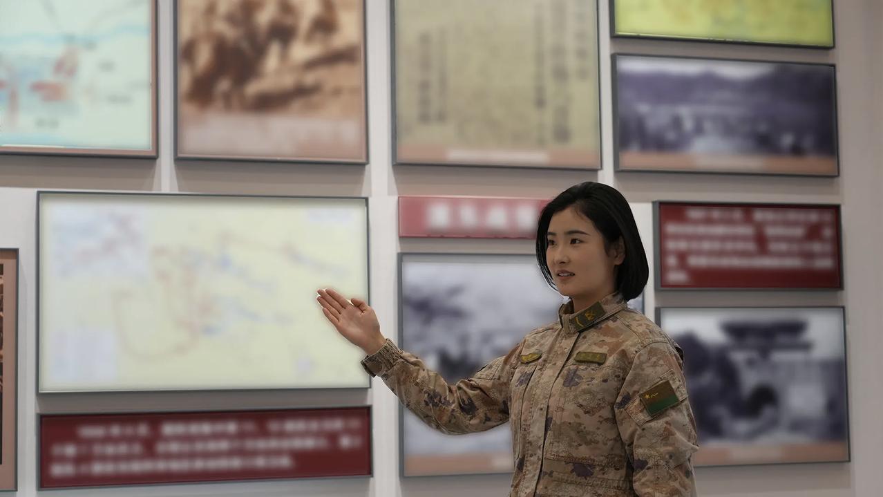 胡雪童，话务员。千次讲解、百问从容，三尺讲台、解疑答惑，她读原著、学原文、悟原理