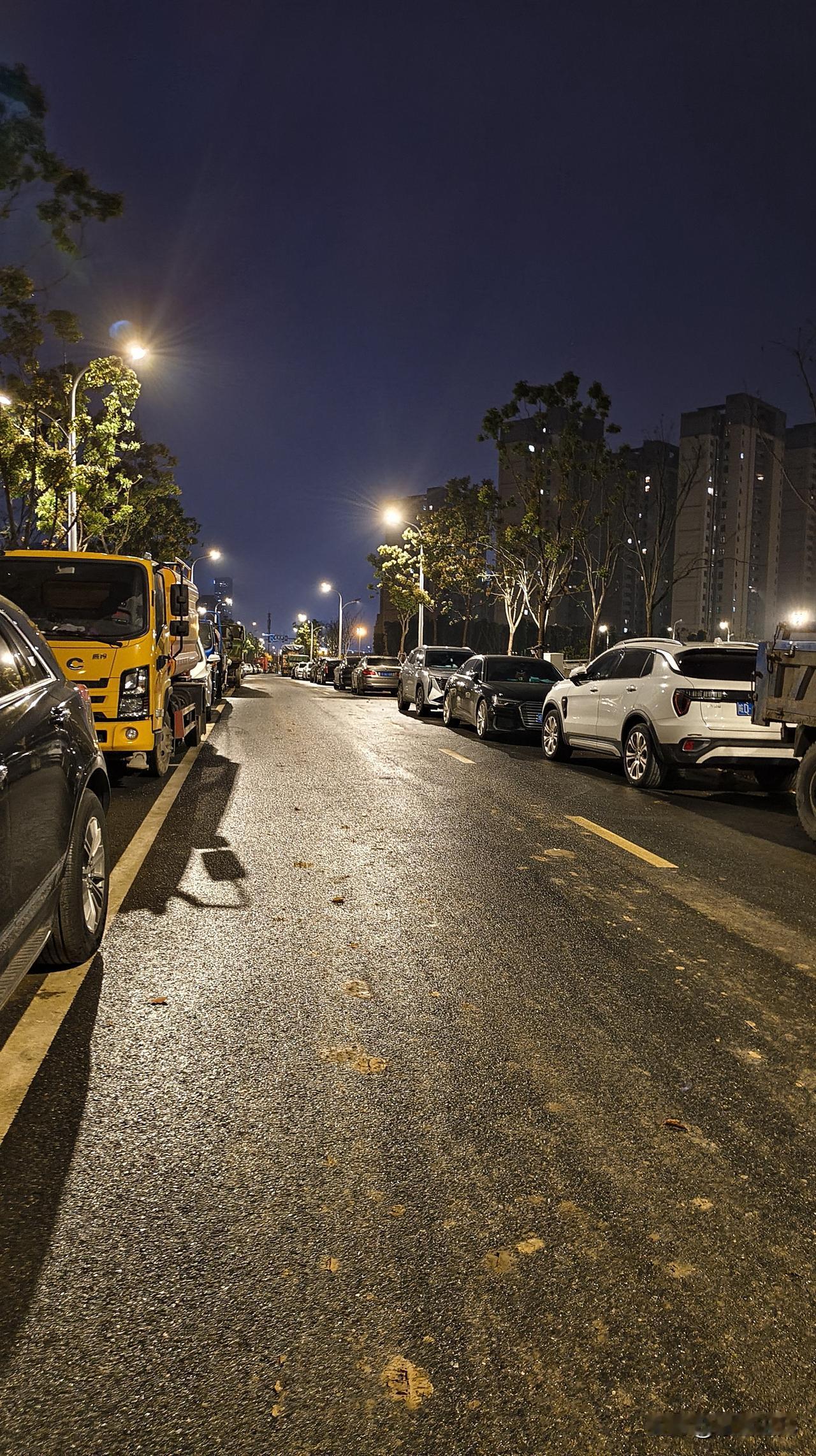 合肥庐阳区李郢孜这条路终于开始修了，也不知道还要几年才修好。
这条路是东西方向，