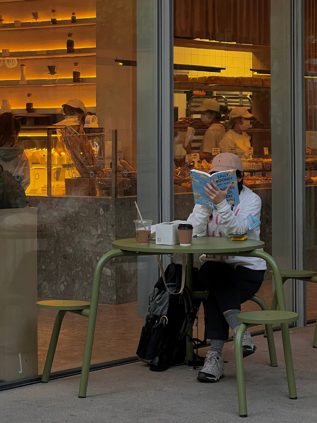 读一些无用的书，做一些无用的事，花一些无用的时间，都是为了在一切已知之外，保留一