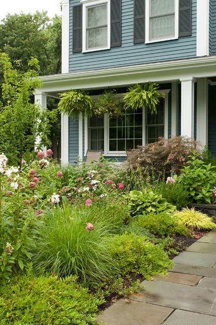 上联:秋雨无心敲落叶。请对下联