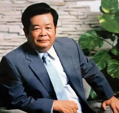 如今再听曹德旺的这段话真是令人深思！他说：“经常往来美国，发现美国的明星不带货，