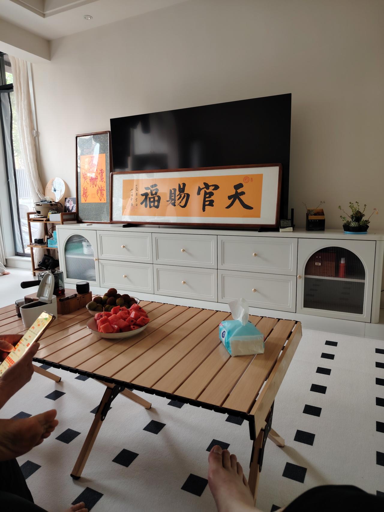回家了，休闲时光，喝喝茶，练练字挺好，生活很惬意。