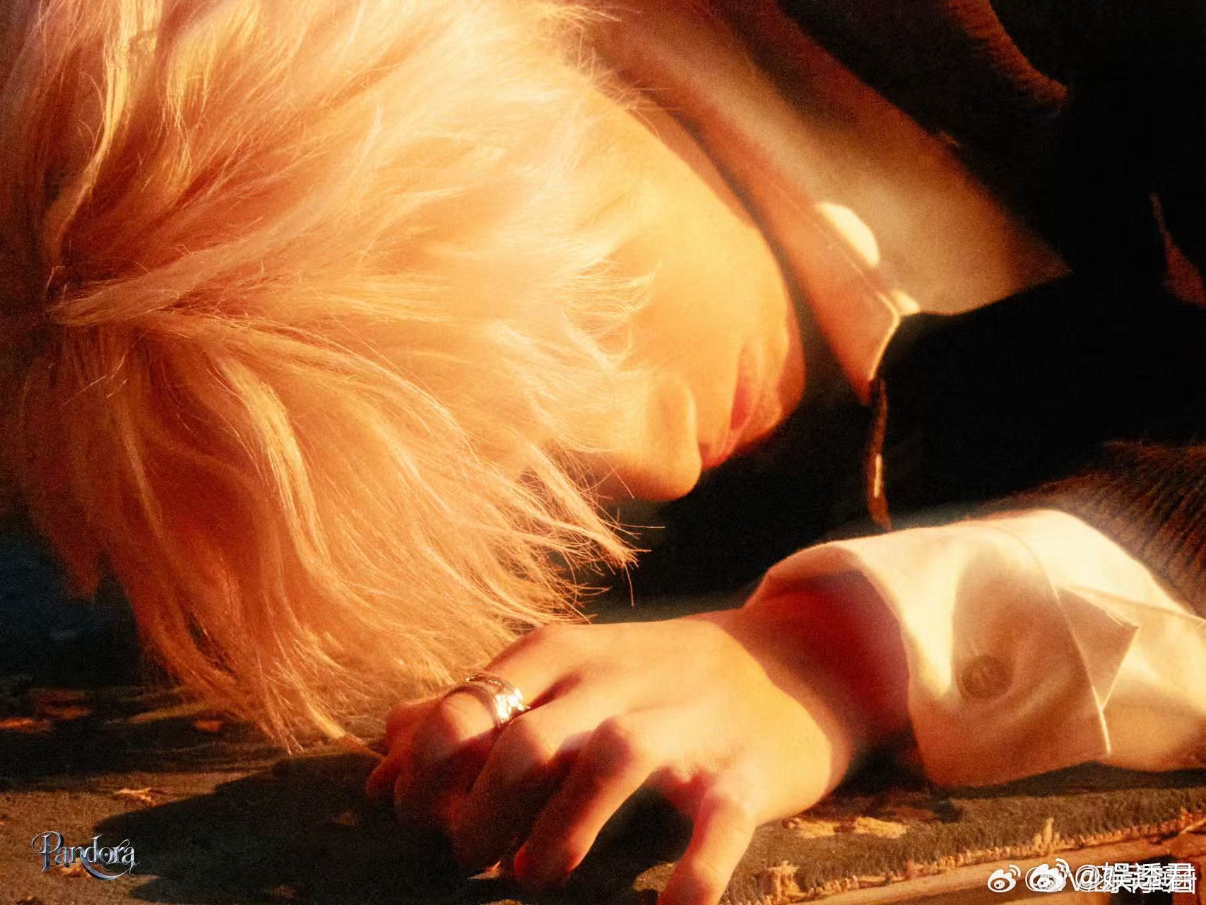 余宇涵白菜对我笑手势舞 余宇涵也太适合跳这种甜系手势舞了，动作软萌不僵硬，眼神温