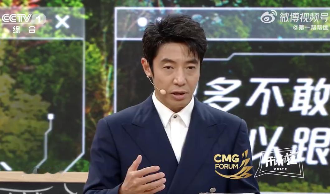 近日，一位HR分享的应届生面试经历引发了全网的热议。
这名应届生的简历完全是由A
