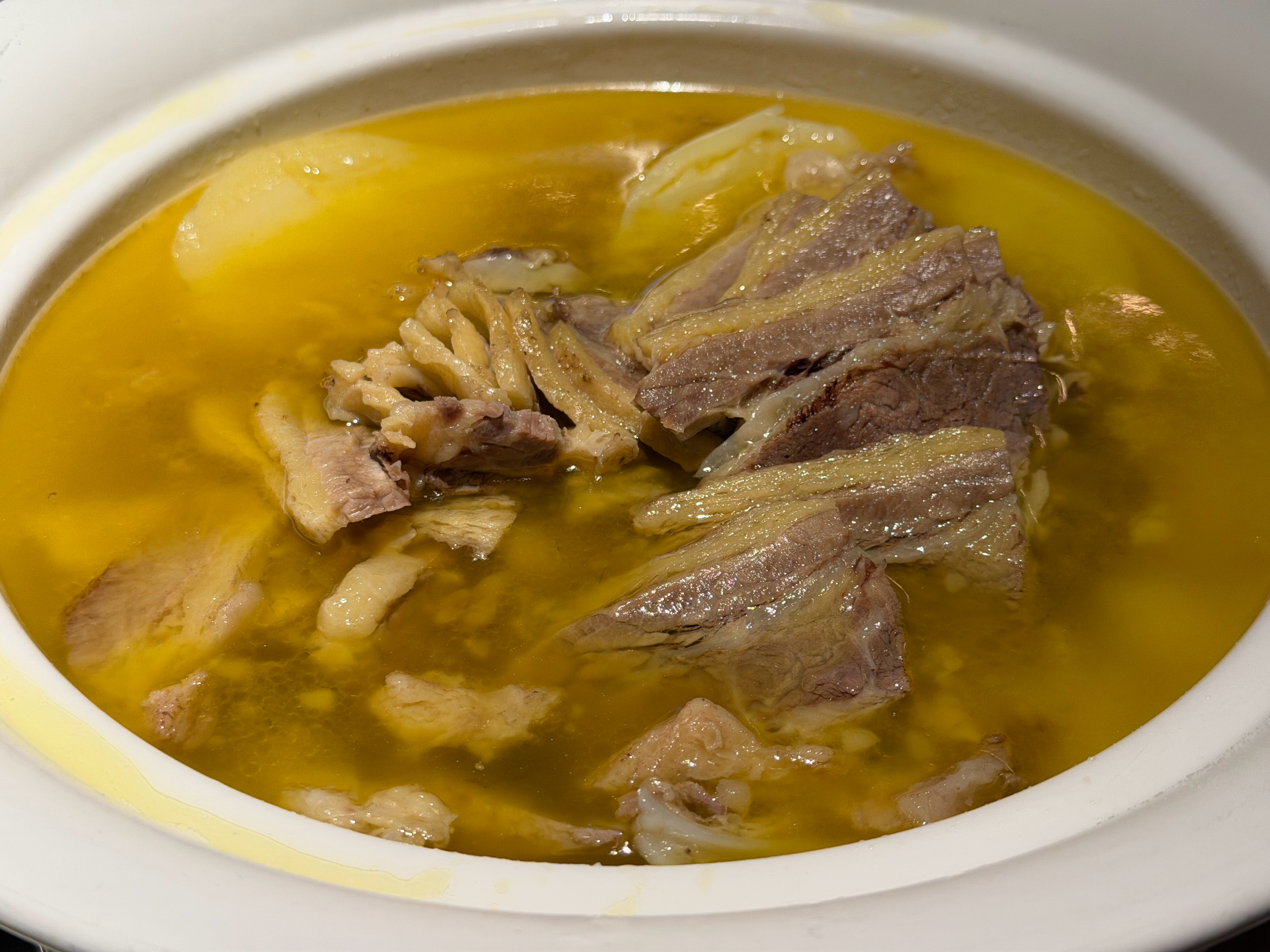 来到海拉尔的第一餐，内蒙融合菜，味道不错，而且卖相很精致，都是来自内蒙最新鲜的材