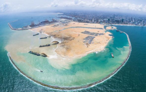 南海问题为什么总是来回拉扯试探，最主要是因为我们在南海缺少一个大岛屿。

从空中