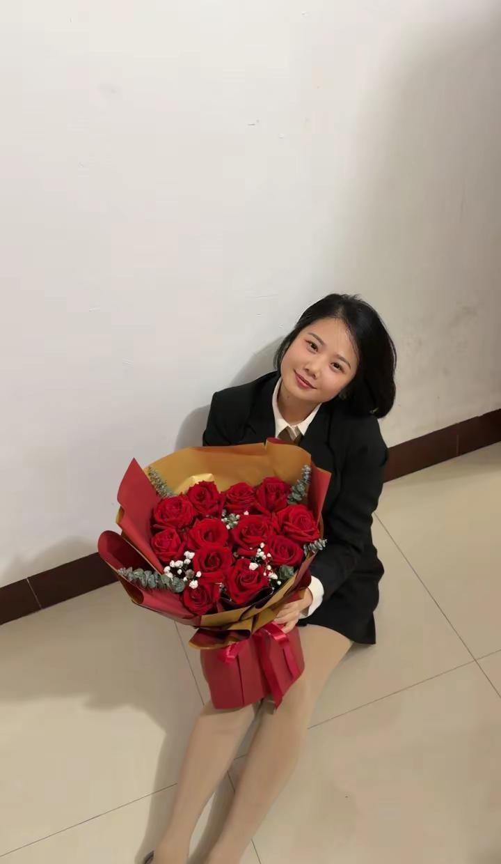 圆圈是没有终点的，生活也没有完美，是应该接受自己的平庸，哪会不会给自己留下终身遗