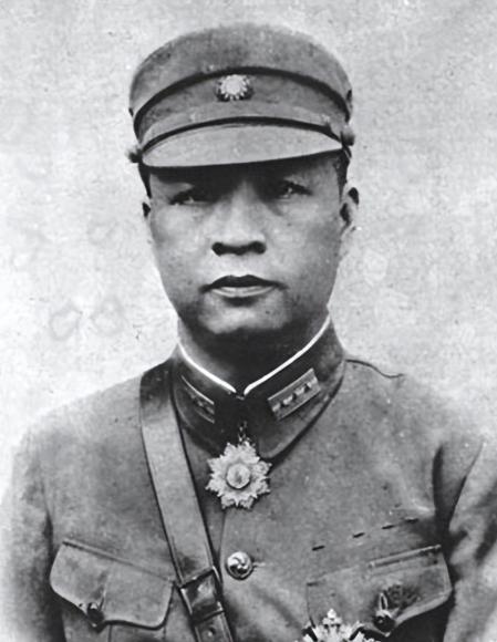 1919年，军官陈济棠看上了戏子莫秀英，得知她身上有两处特别，认为她旺夫益子，赶