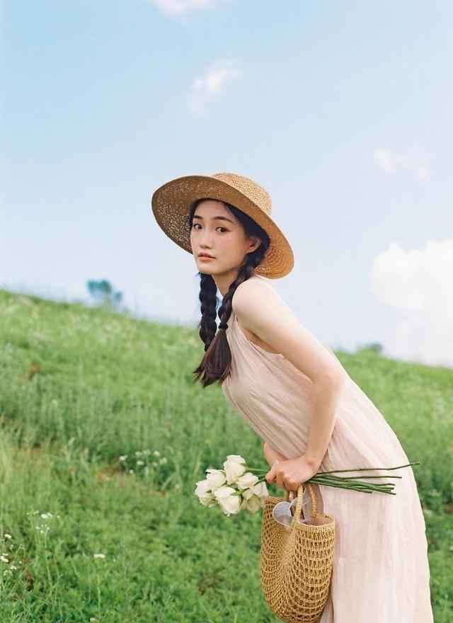 一个人拍摄写真照，8个要点要学会，自然上镜，拍出满满的表现力

一个人拍写真，真