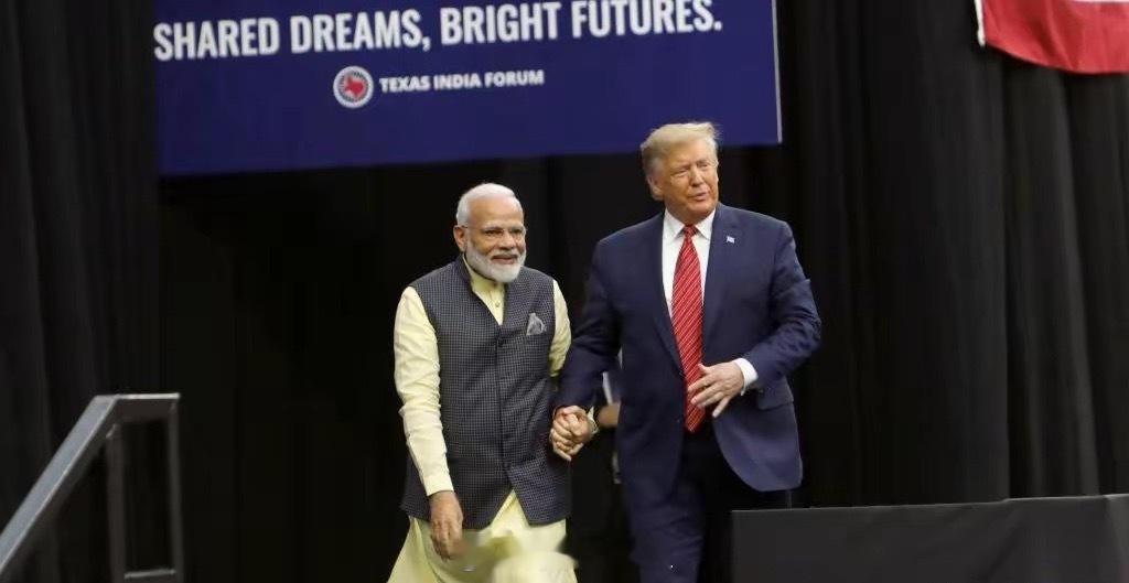 印度总理莫迪今天发文说：“获悉华盛顿一家酒店刚刚发生枪击事件，万幸特朗普总统、第