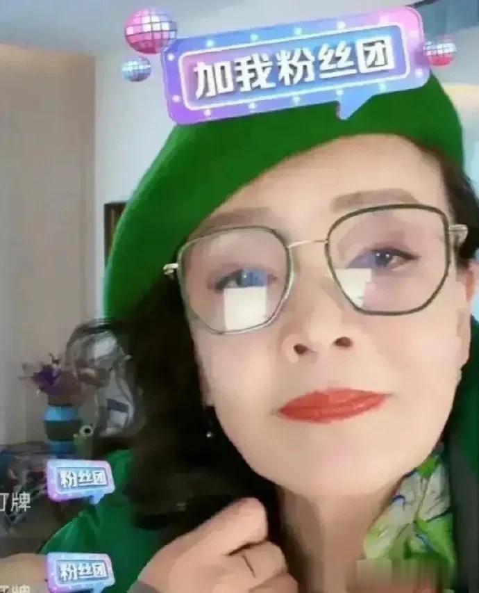 张兰曾经戴绿帽子直播，称：女孩子喜欢可以自己戴，但是千万别给别人戴。
网友回复：