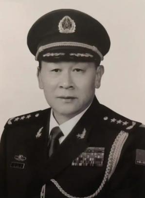 国防部前部长梁光烈曾提出过一番激烈的言论：“晚打不如早打，小打不如大打，打一个，