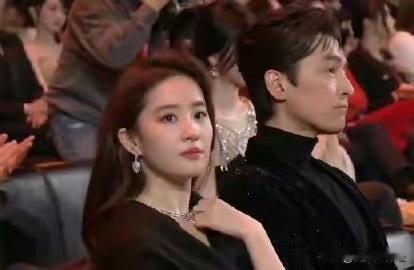 刘亦菲参加活动，这个气质非常好