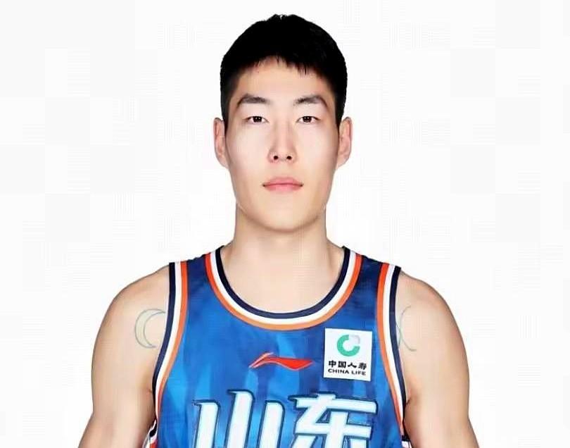 先看现场数据面板就像在打街机，2分球28中27，3分球14中11，罚球16中14