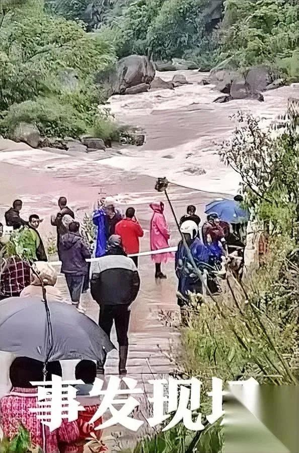 真的看懵了

家直接碎没了

就赌了那十来秒的事

四川宜宾那个41岁的父亲，接