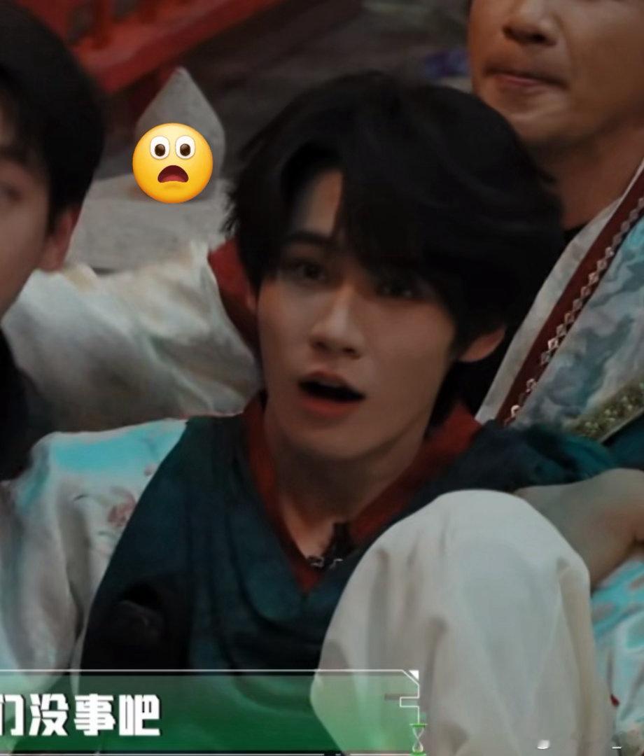 我要被张真源这期密室大逃脱笑晕了先是被吓得团成一小坨然后emoji具象化最后在剧