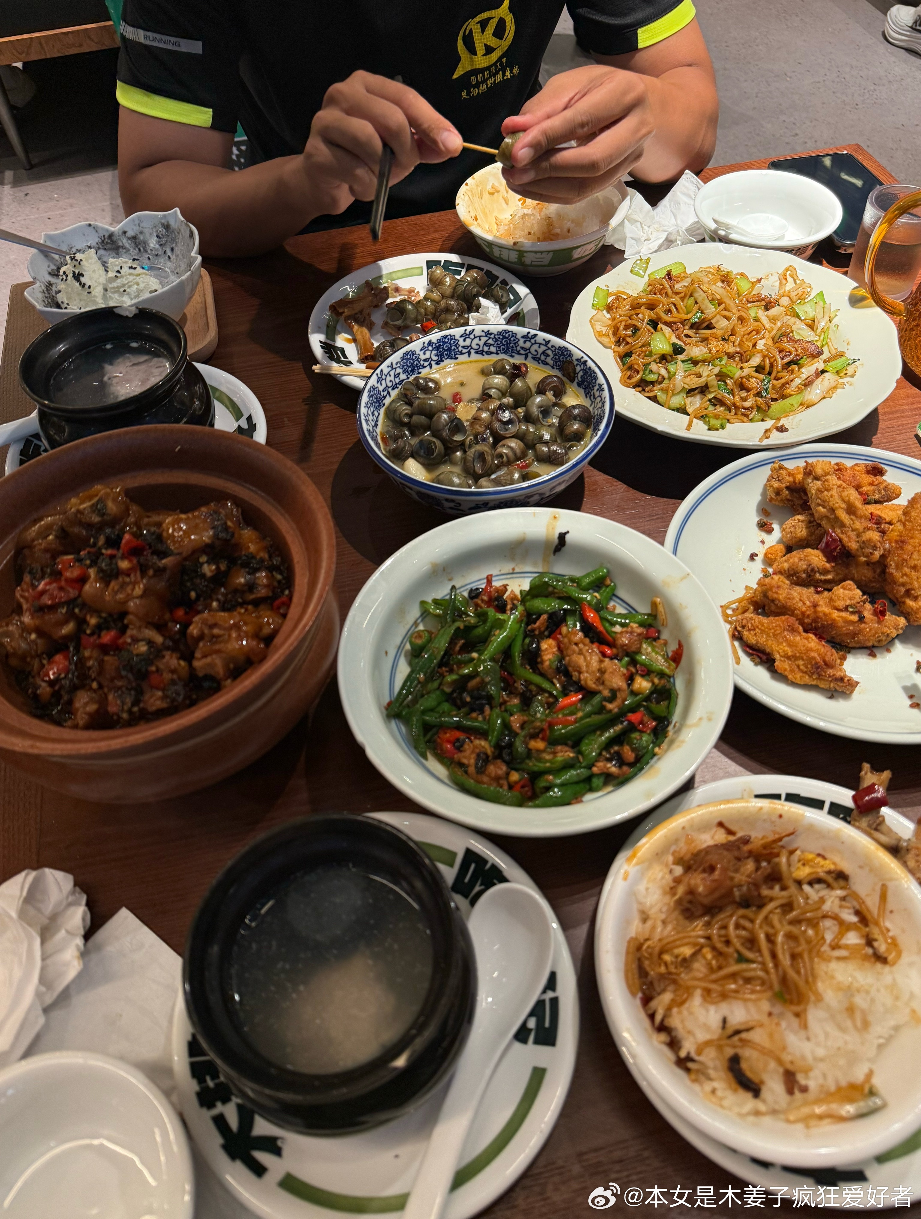 来欧了今天点的菜 只有鸡爪好吃其他的就是普通（不难吃之前在上海可以随意吃到  偏