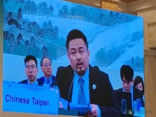 民进党当局的劳动事务部门，发出其负责人洪申翰与Chinese Taipei桌牌同