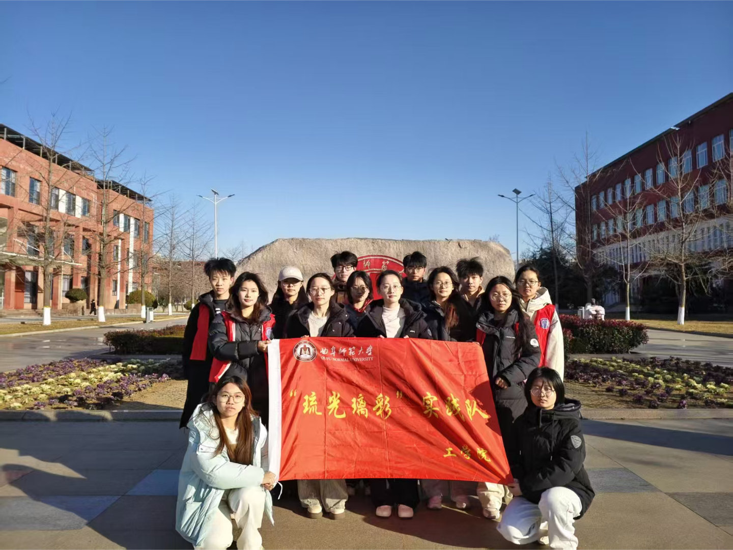 秦岭笑谈 【寒假社会实践】“琉光璃彩”线下调研：触摸琉璃温度，探寻传承新径。为激