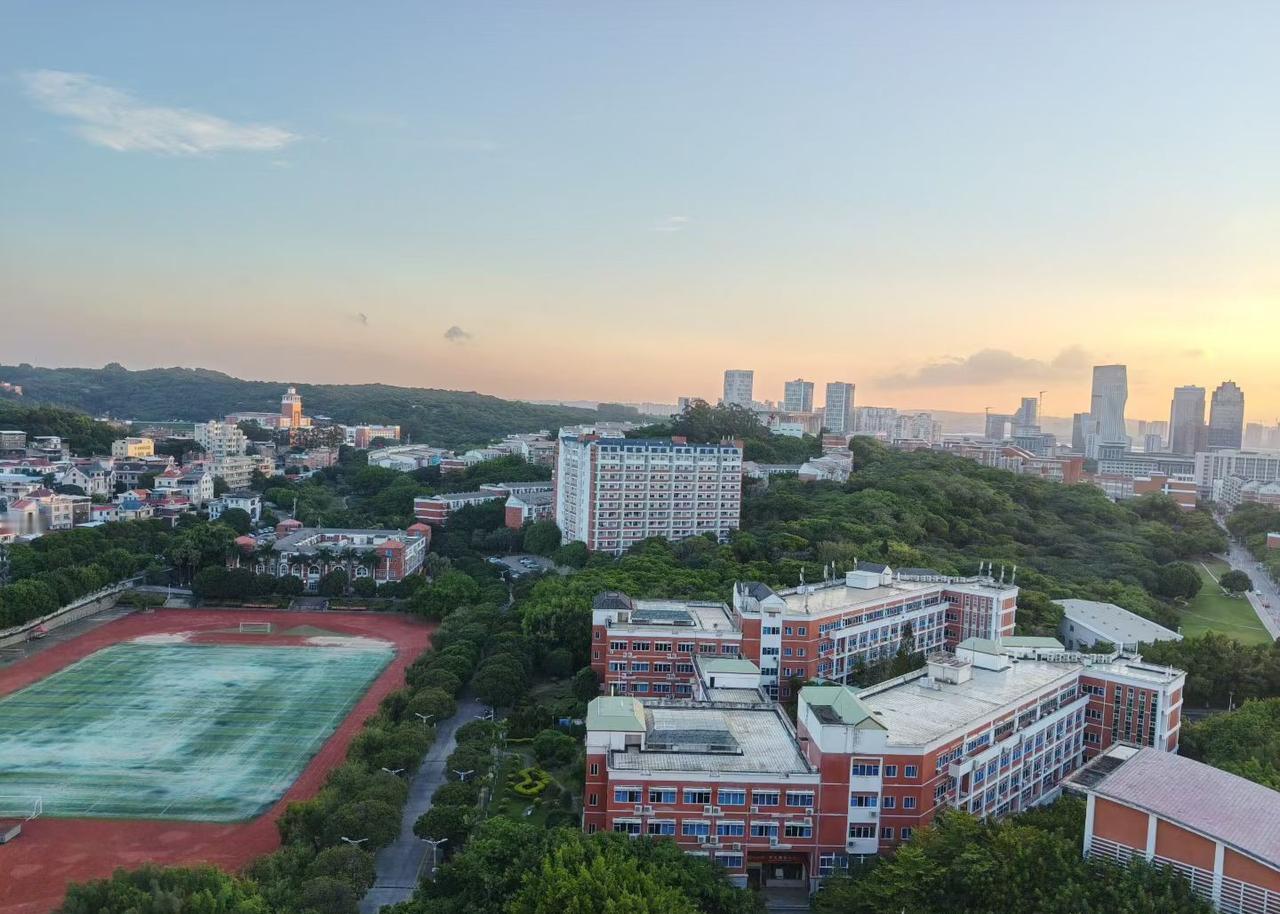 考517分作为泉州考生第15个志愿考进泉州师范学院，一开始觉得有些小失落，毕竟泉