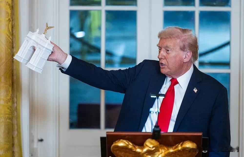 根据11月3日曝光的一份BBC内部备忘录的部分内容，BBC《全景》栏目去年播出的