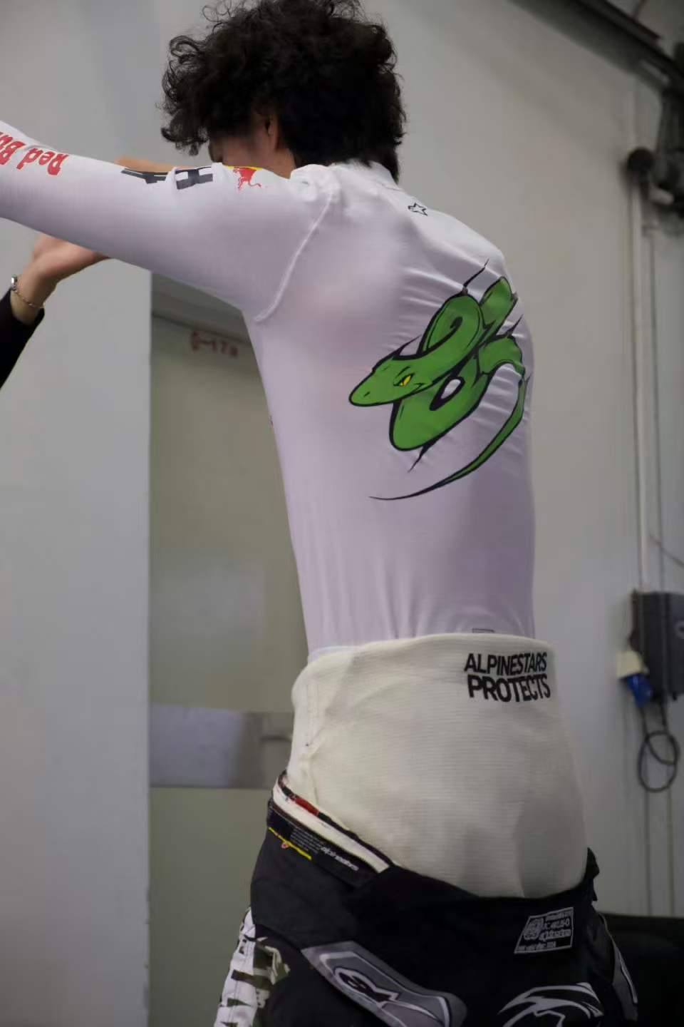 王一博集中精力热身完毕王一博赛道模式激活 王一博集中精力热身完毕~ 