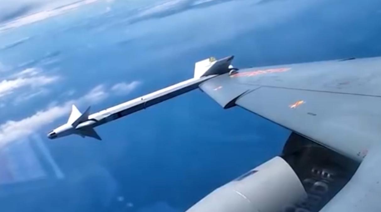现在的菲律宾真的是越折腾越滑稽。
 
9月2日，南部战区组织海空兵力在黄岩岛领海