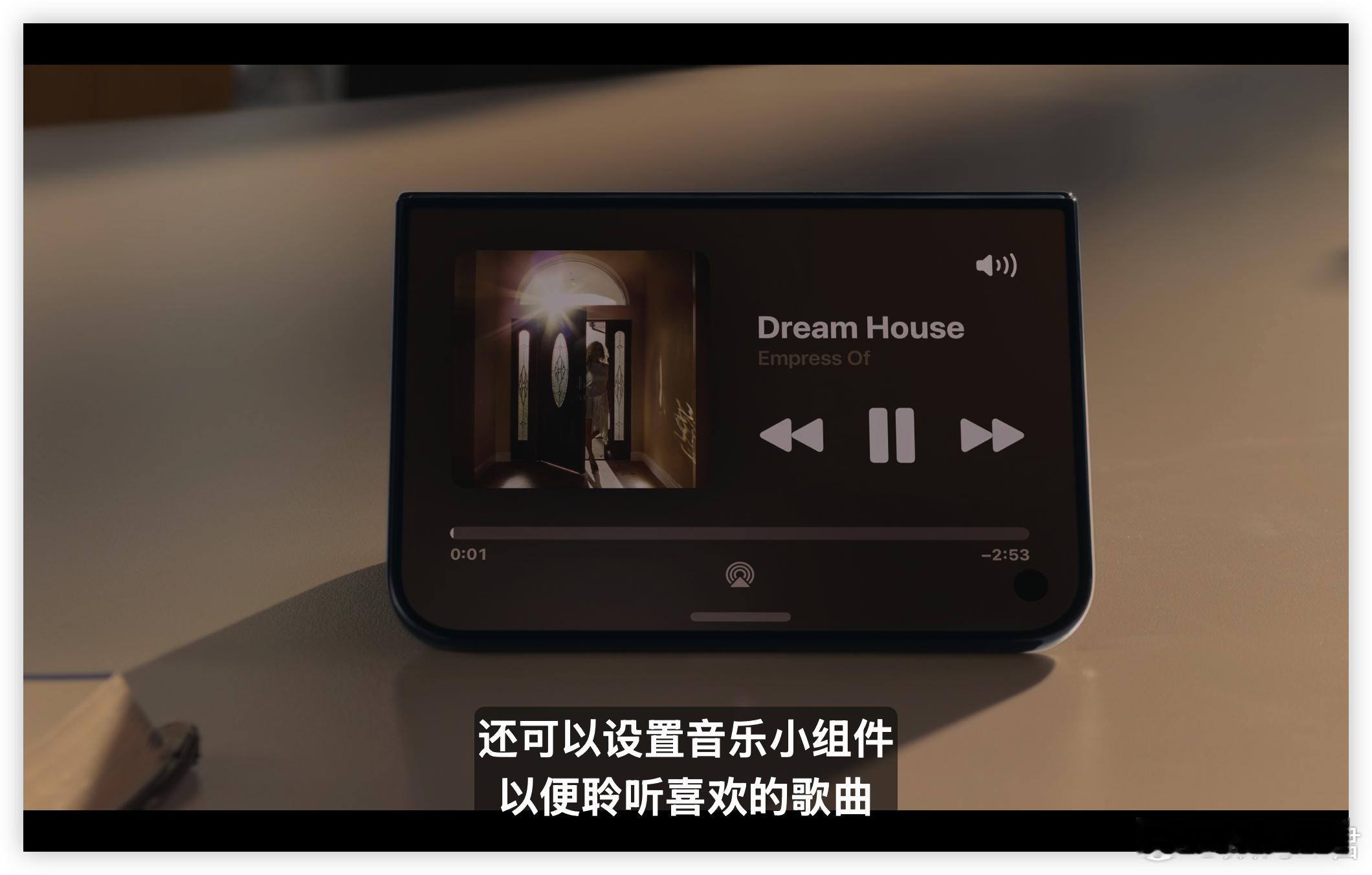 iPhone Duo，折一下就分屏，果子这交互看的真起鸡皮疙瘩，优雅！[淡淡的]