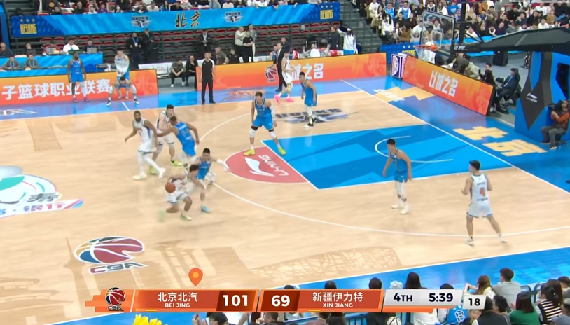 cba改fiba规则之后，第一场常规时间得分过百的比赛来了~~北京男篮vs新疆男