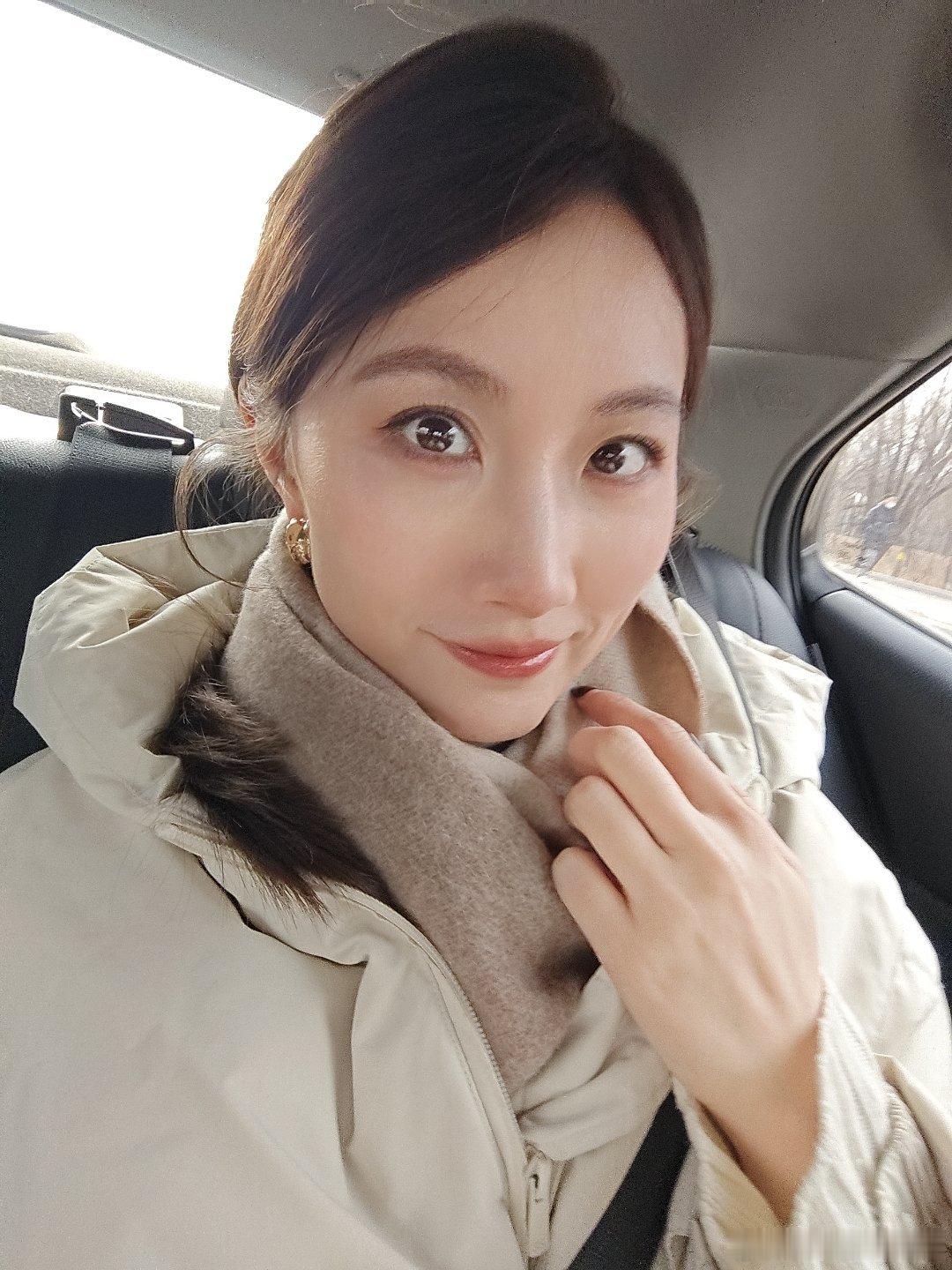 打扮成人样儿出去拍摄～周四晚上发300个铁粉红包🧧大家这三天趁热打铁咯 北京